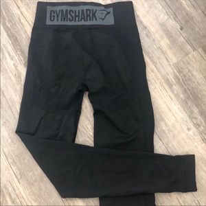 Gym shark leggings